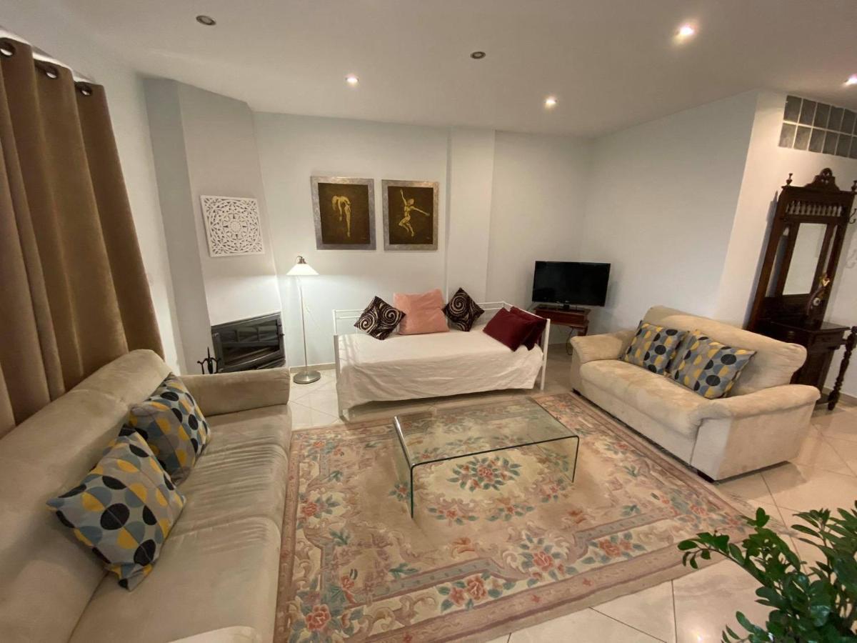 Mesogios House Апартаменти Ларнака